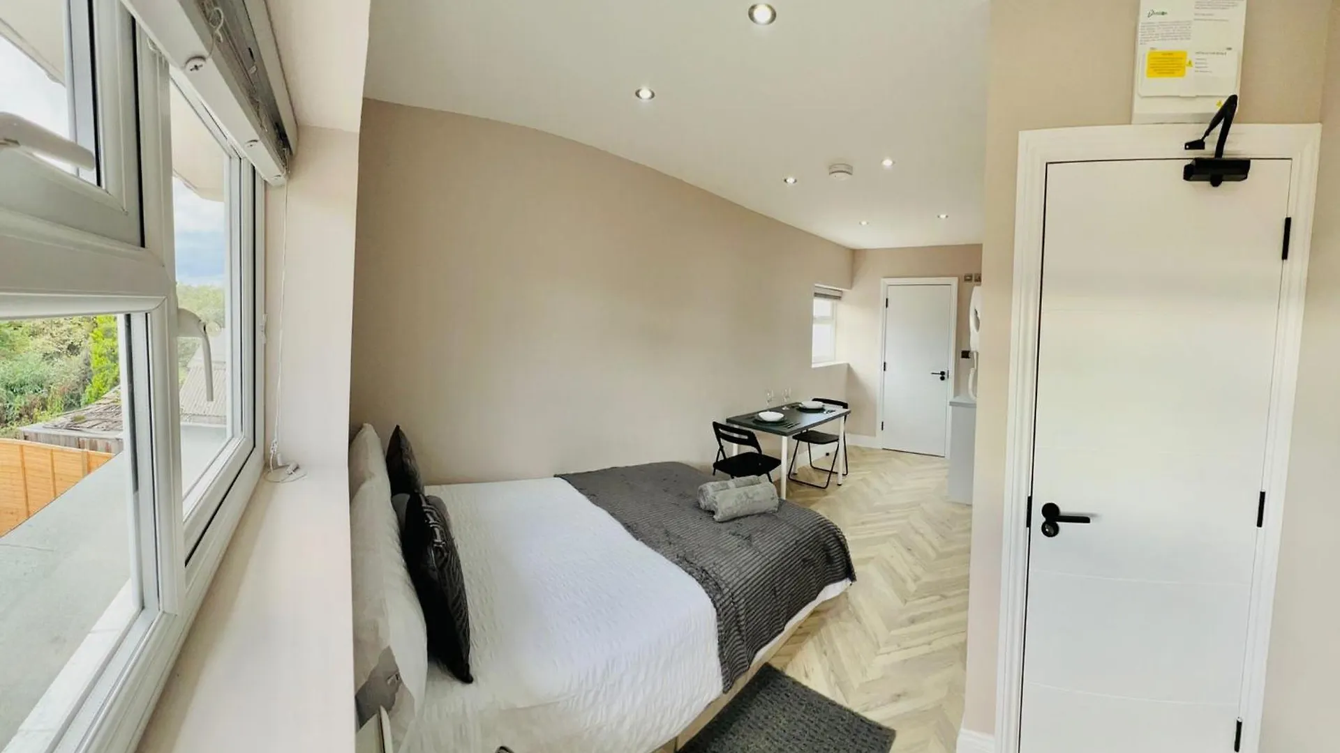 London Heathrow Airport Top Studios Only 5 Mins To Airport West Drayton  Guest house