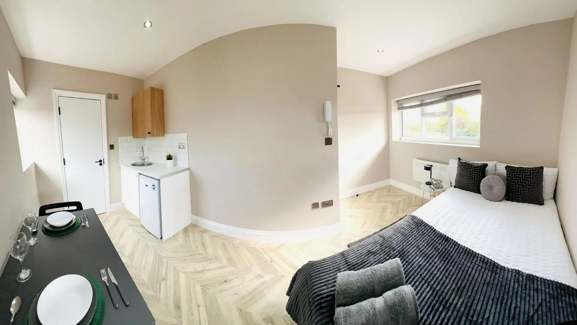 London Heathrow Airport Top Studios Only 5 Mins To Airport West Drayton  0*, West Drayton (Middlesex) United Kingdom