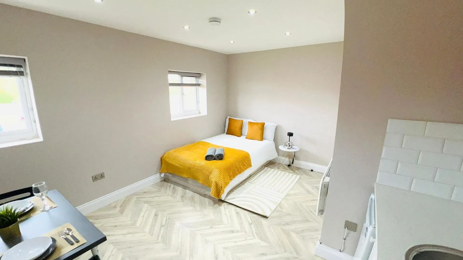London Heathrow Airport Top Studios Only 5 Mins To Airport West Drayton  Guest house