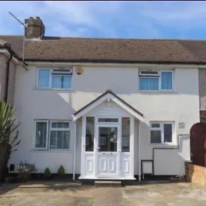  Homestay With Free Parking - Close To Heathrow