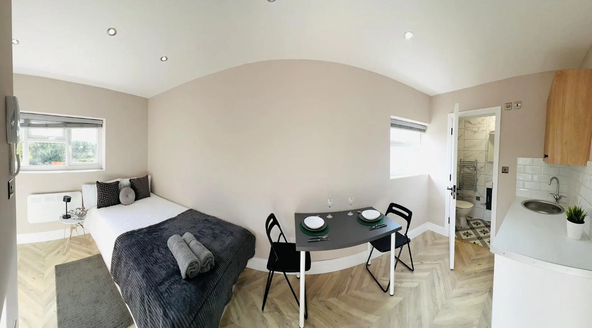 London Heathrow Airport Top Studios Only 5 Mins To Airport West Drayton  West Drayton (Middlesex)