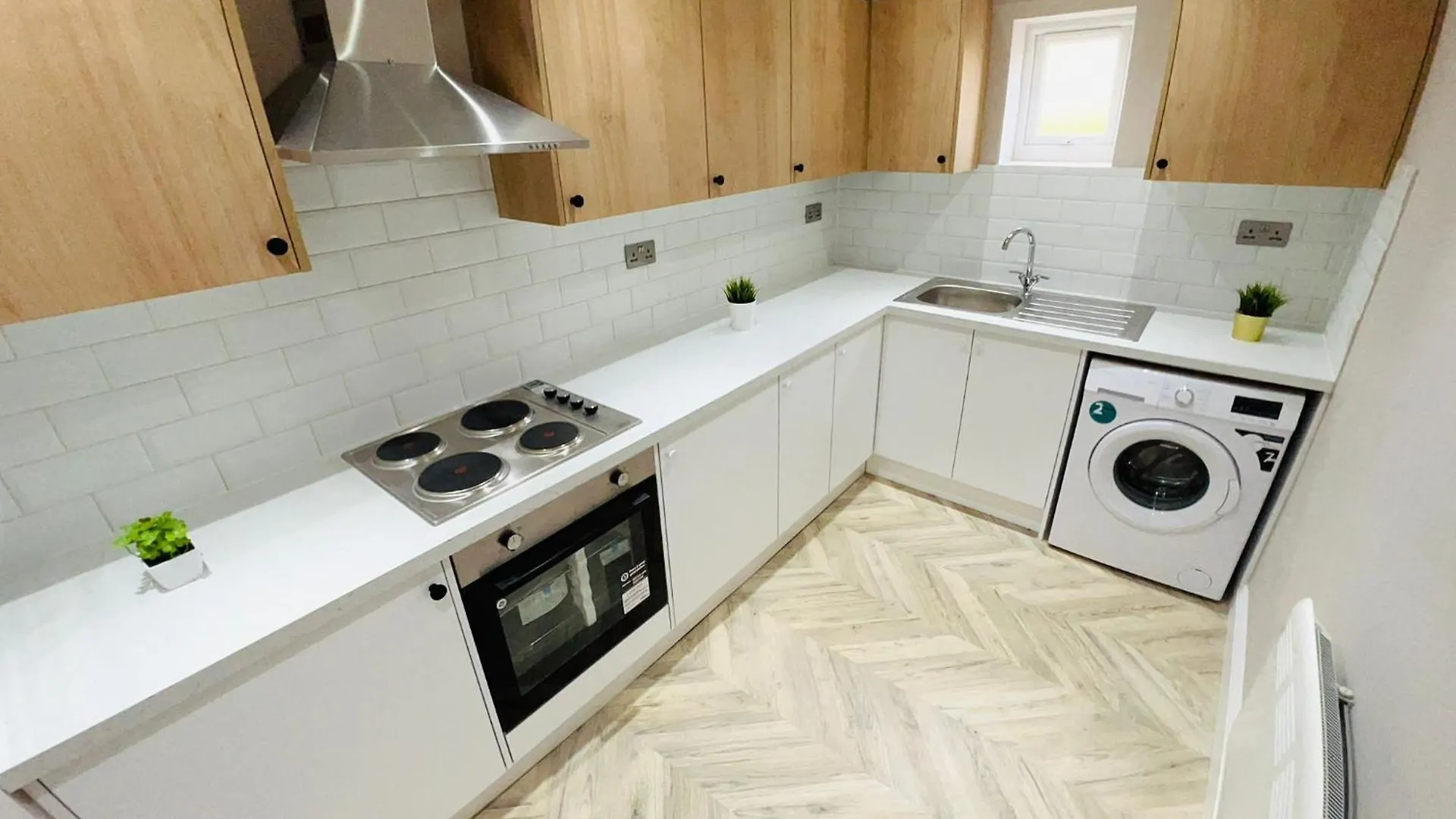 Guest house London Heathrow Airport Top Studios Only 5 Mins To Airport West Drayton